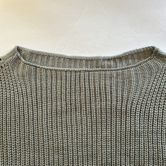 NEW Ugerloo Women’s Sweater Open Neckline Oversized Soft Green Size XL NWT - Picture 3 of 10